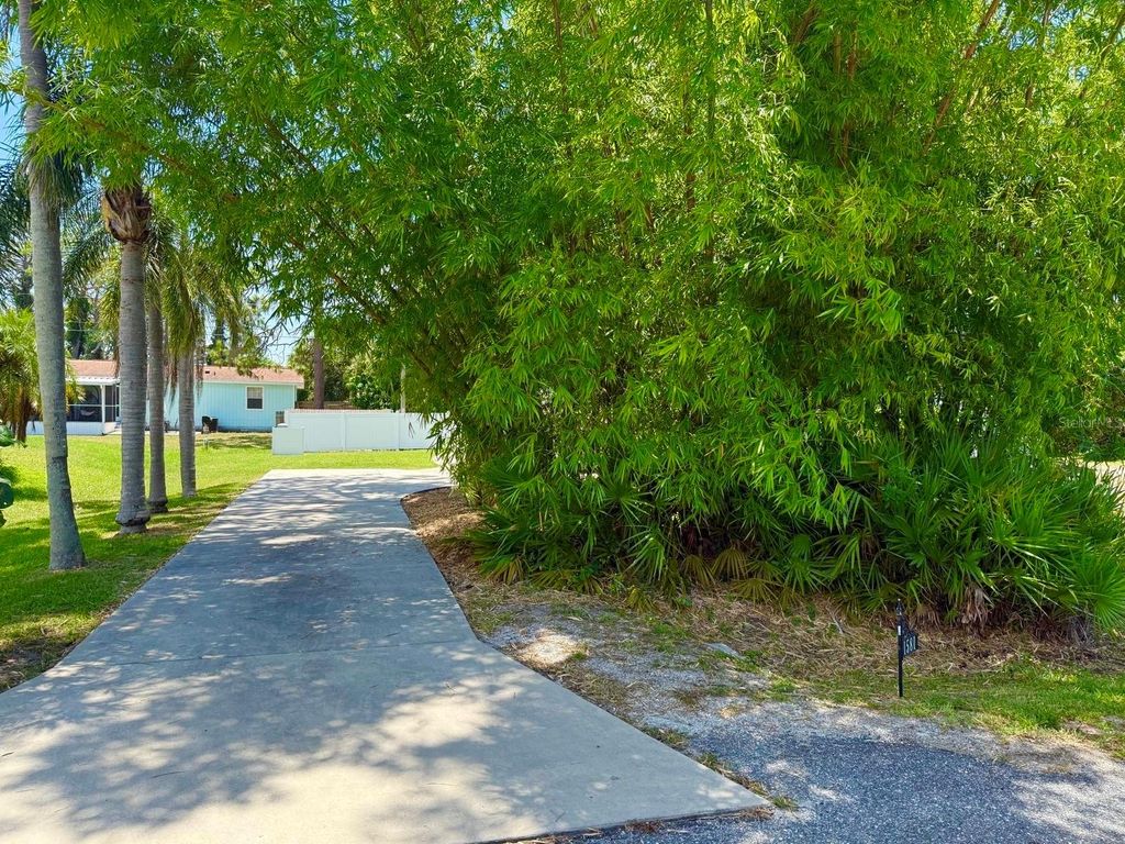 Photo of 1581 Royal Road, Venice, FL 34293 (MLS # C7512957)