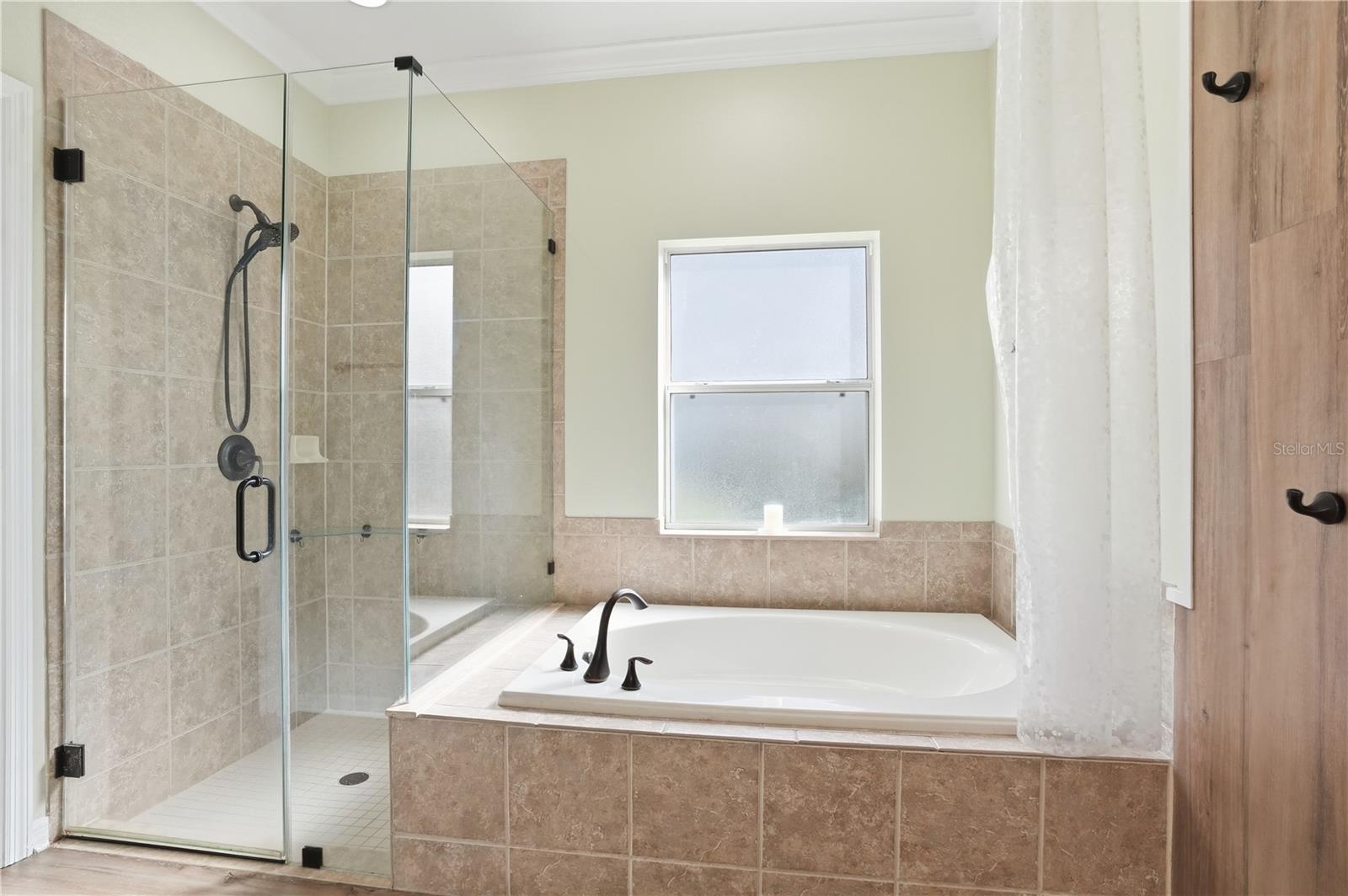 WATERS EDGE 03 - Residential