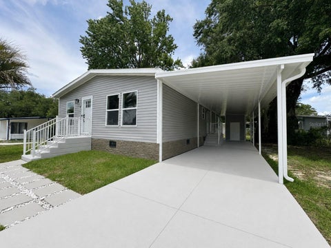 Photo of 18 Robin Road, Wildwood, FL 34785 (MLS # G5119360)
