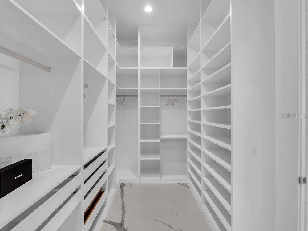 BAY HILL - Residential