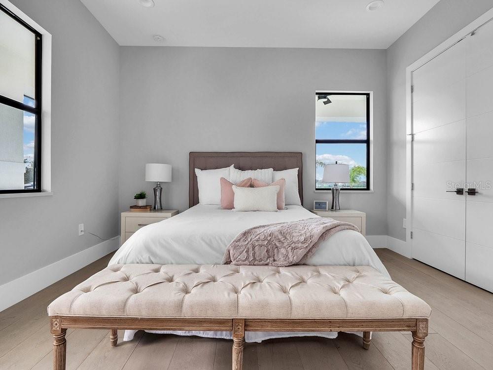 BAY HILL - Residential