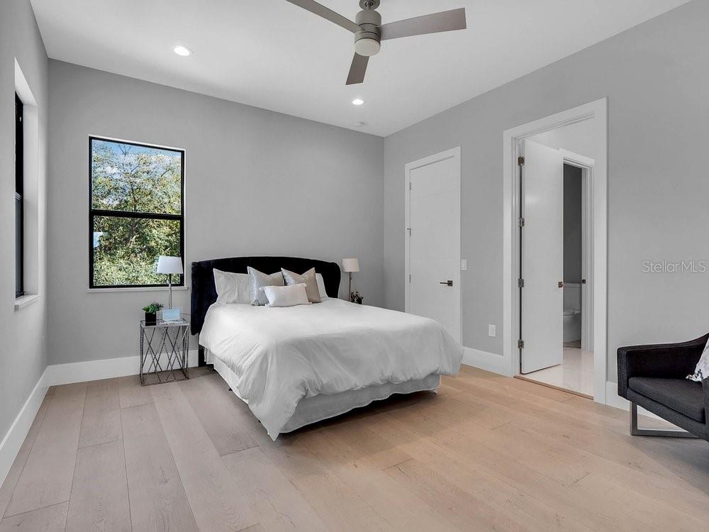 BAY HILL - Residential