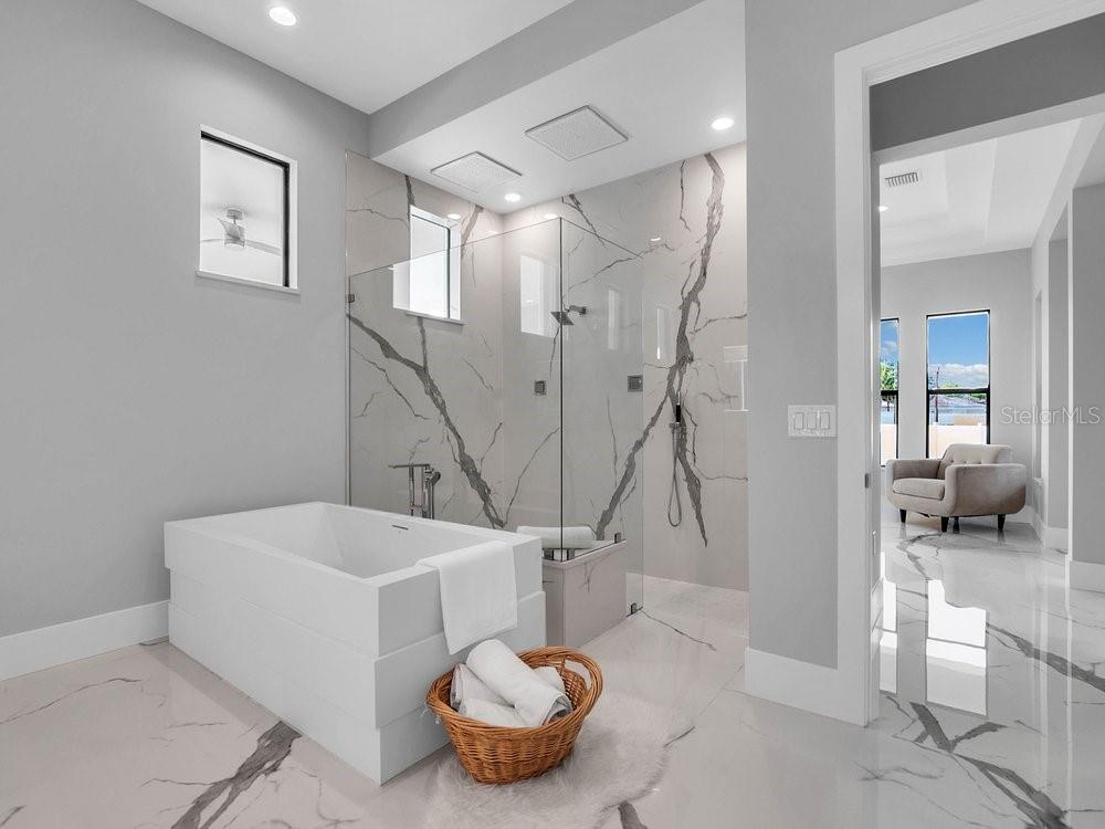 BAY HILL - Residential