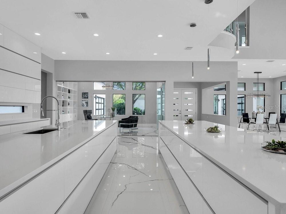 BAY HILL - Residential