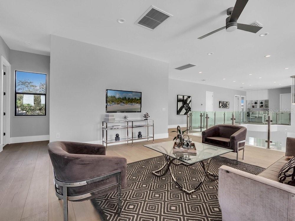 BAY HILL - Residential