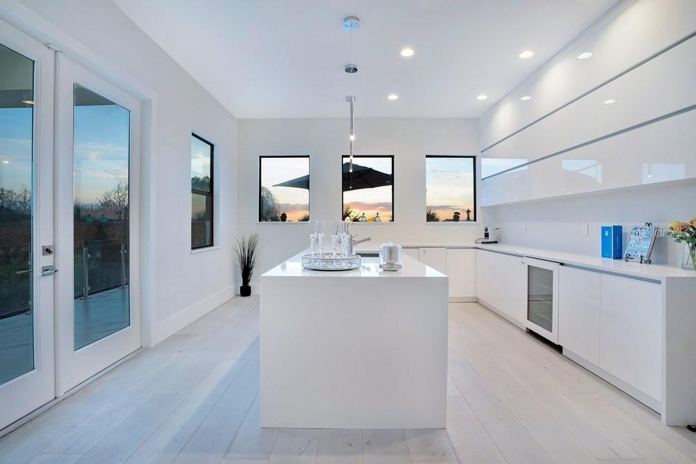 BAY HILL - Residential