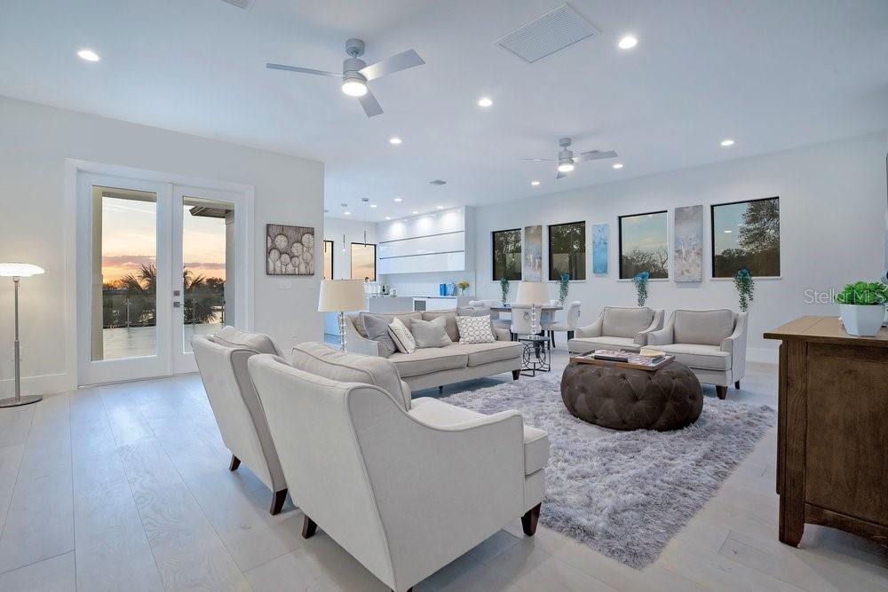 BAY HILL - Residential