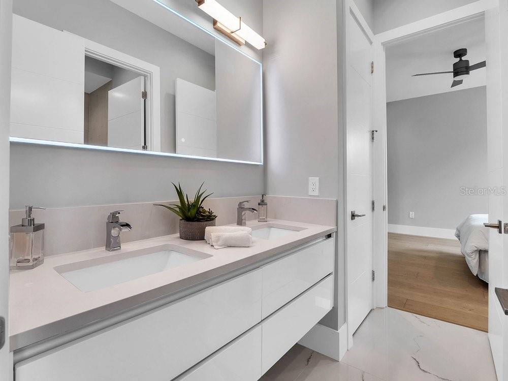 BAY HILL - Residential