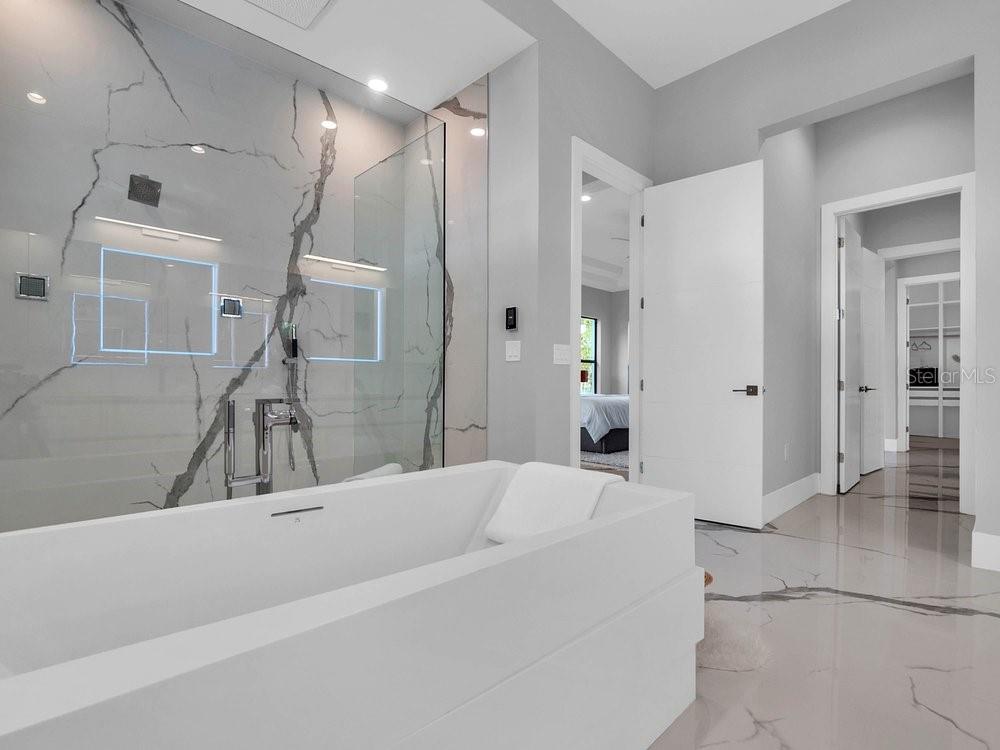 BAY HILL - Residential