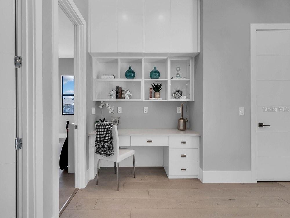 BAY HILL - Residential