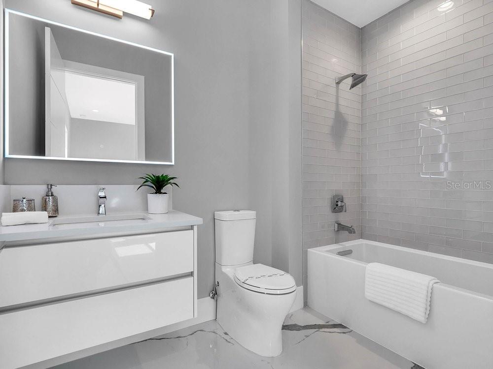 BAY HILL - Residential