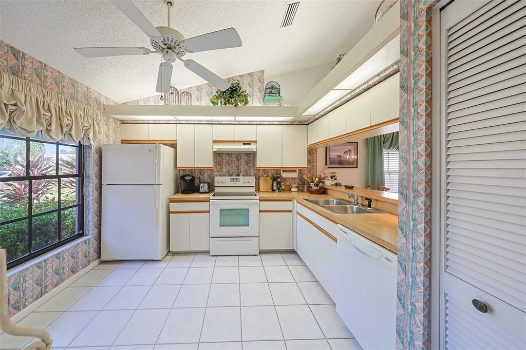 Photo of 5941 Clubside Drive #5941, Sarasota, FL 34243 (MLS # A4668381)