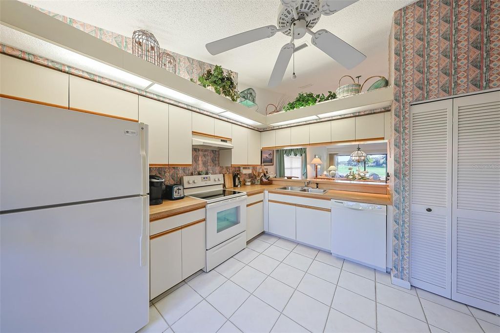 Photo of 5941 Clubside Drive #5941, Sarasota, FL 34243 (MLS # A4668381)