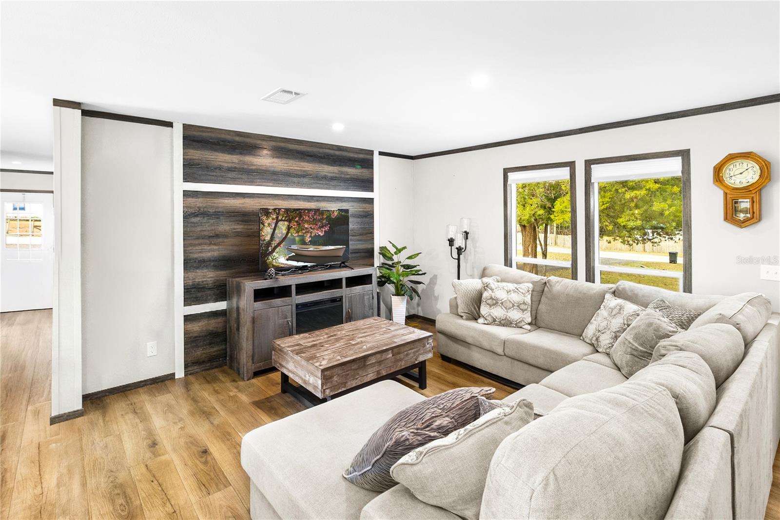 UNIVERSITY OAKS - Residential