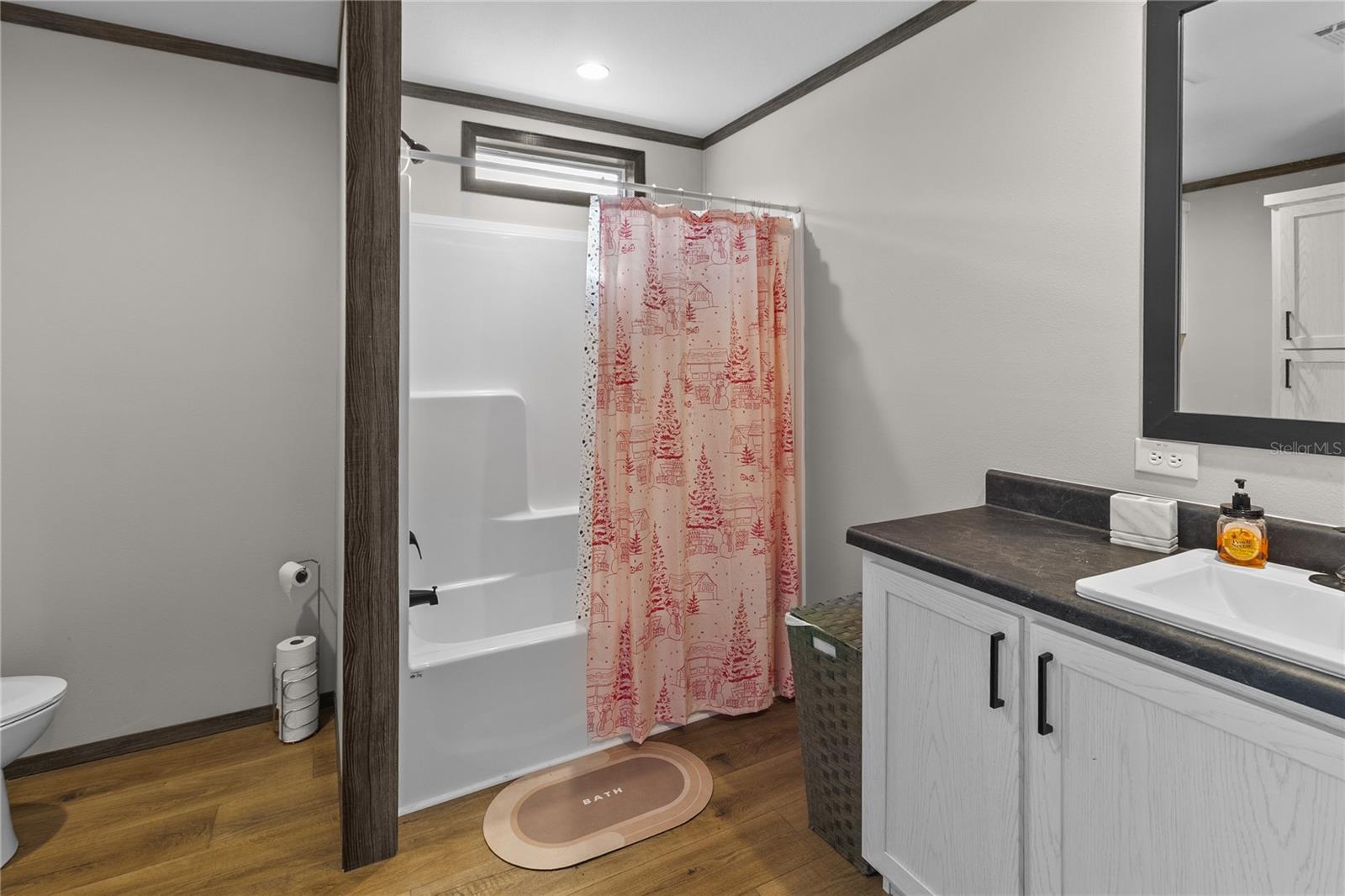 UNIVERSITY OAKS - Residential