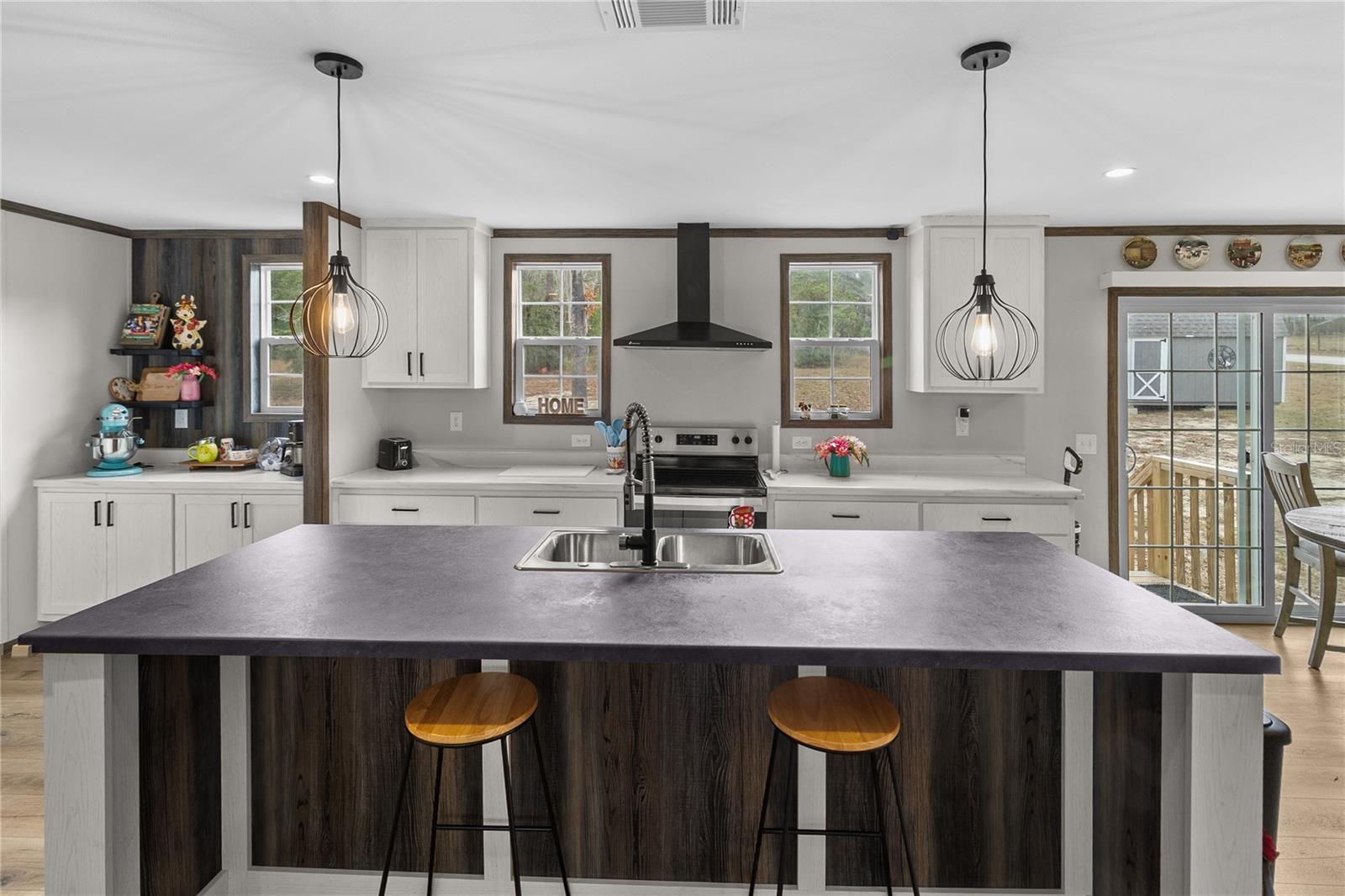 UNIVERSITY OAKS - Residential