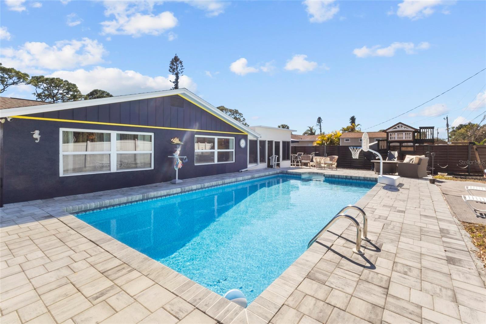 SUNSET BEACH - Residential