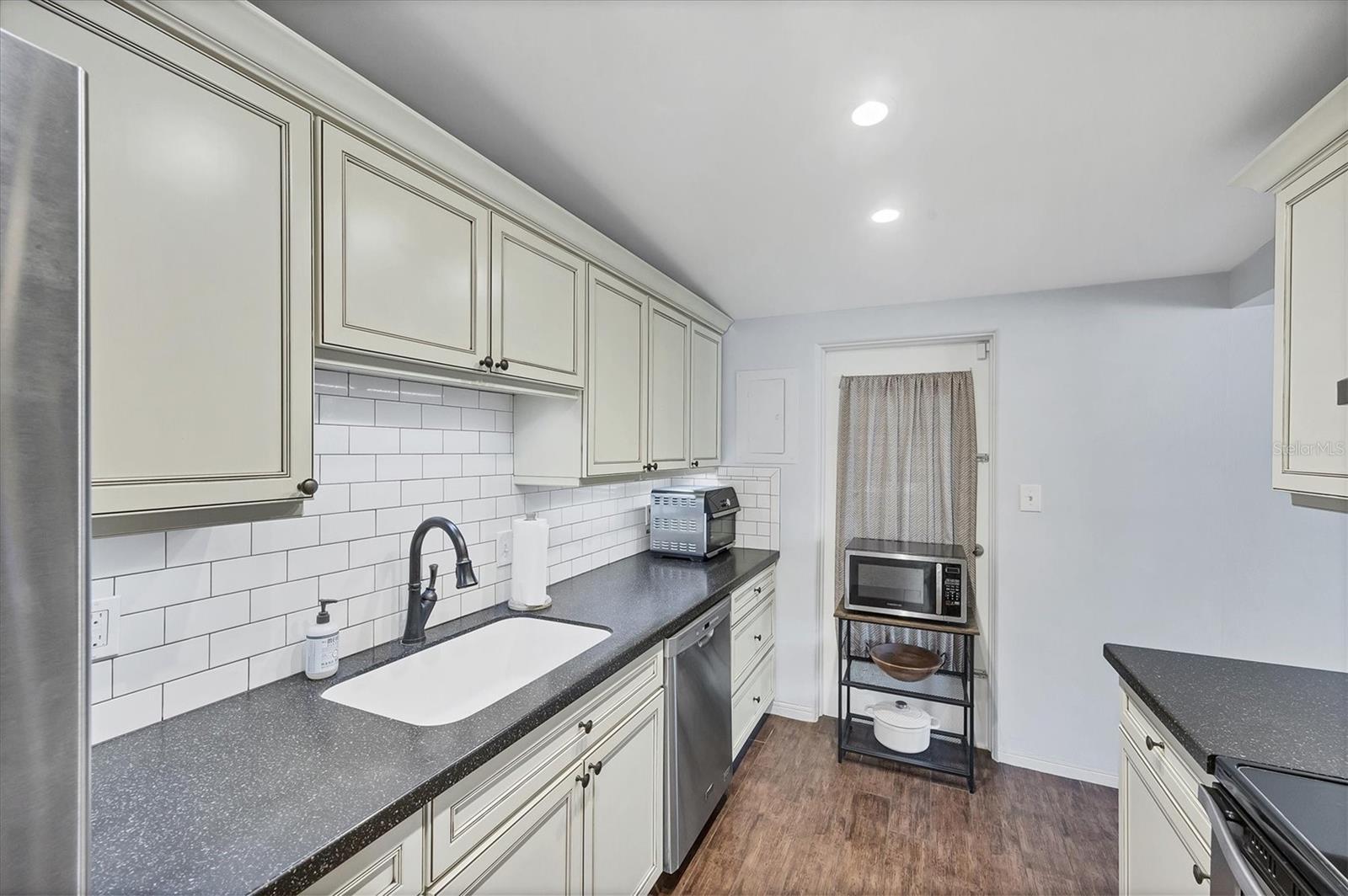 BAYSHORE GARDENS SEC 3 - Residential