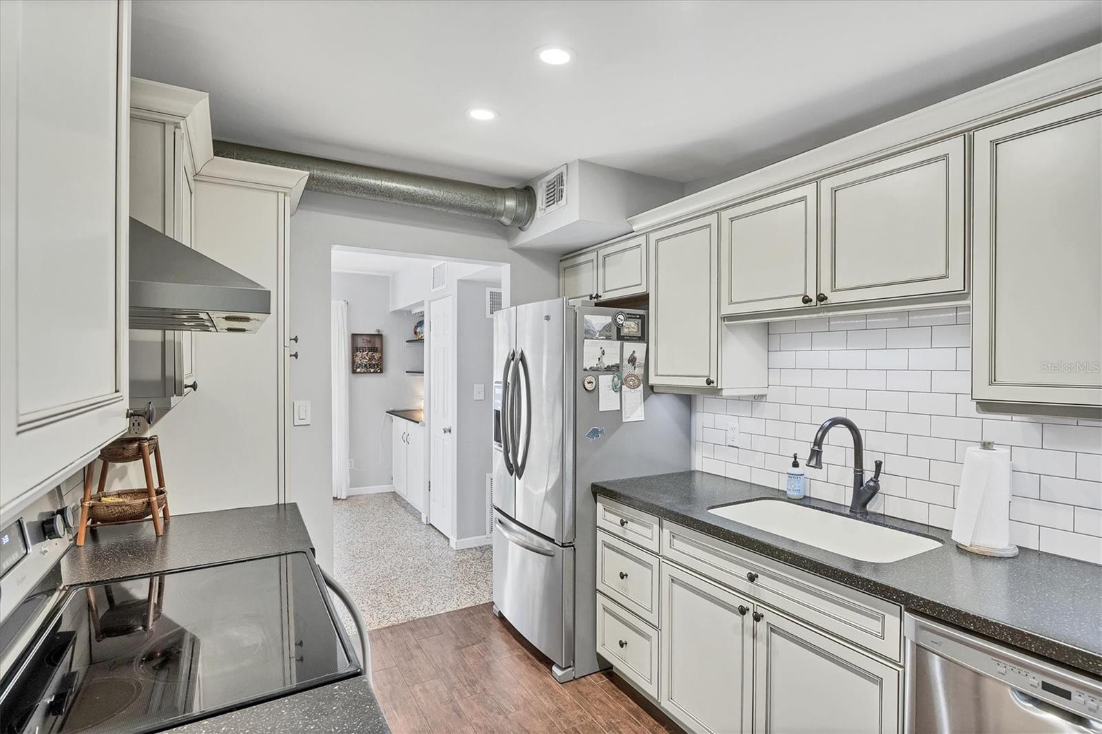 BAYSHORE GARDENS SEC 3 - Residential