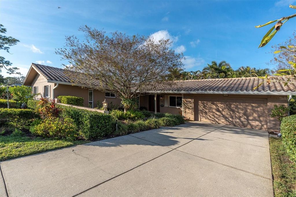 Photo of 1101 87th Avenue N, St Petersburg, FL 33702 (MLS # TB8442179)