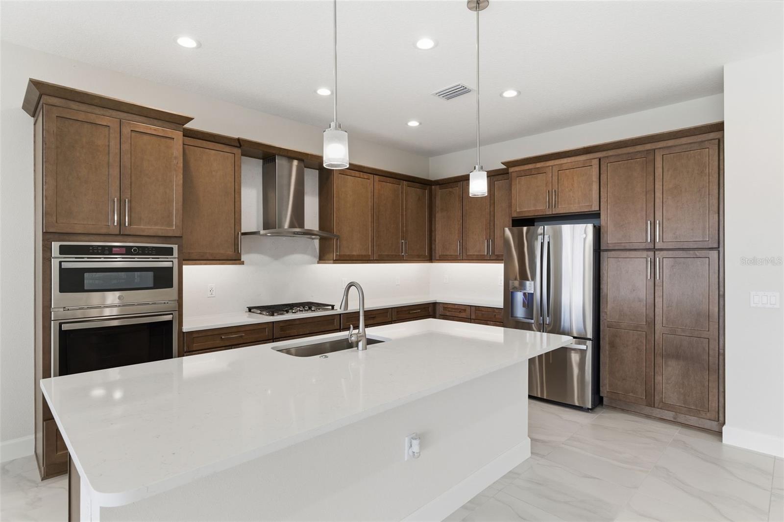 VALENCIA RIDGE - Residential