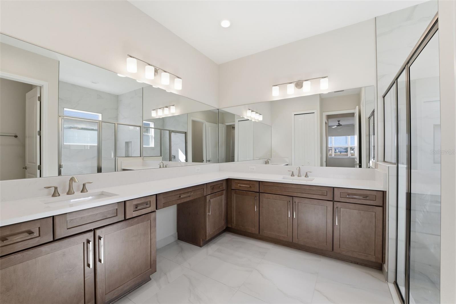 VALENCIA RIDGE - Residential