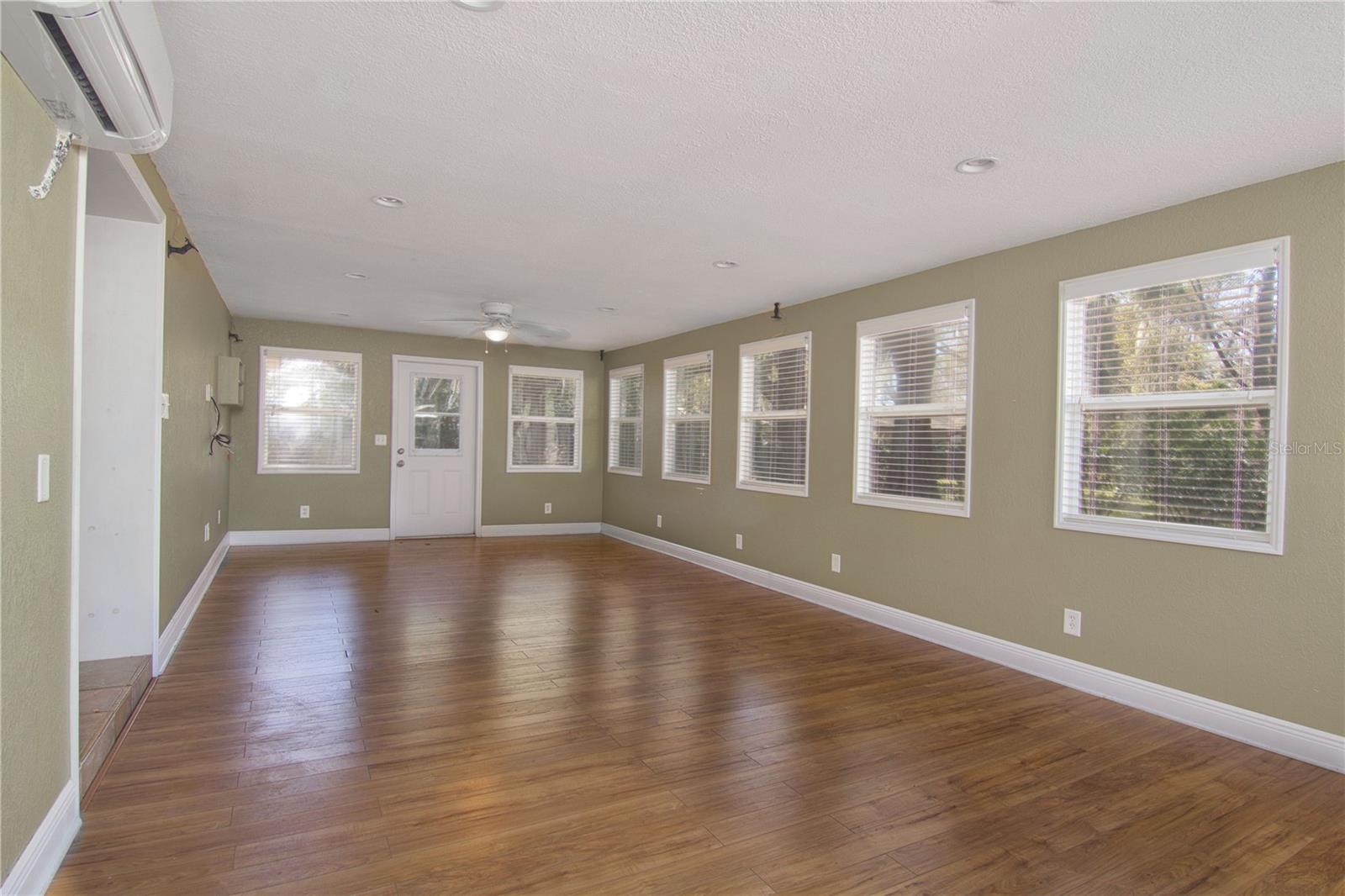 VALENCIA SHORES - Residential Lease