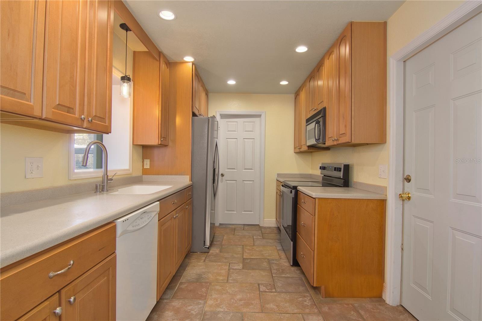 VALENCIA SHORES - Residential Lease