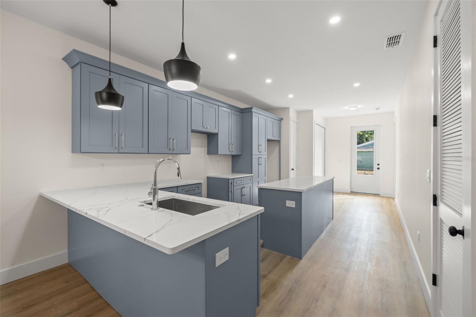 RIVERBEND MANOR - Residential