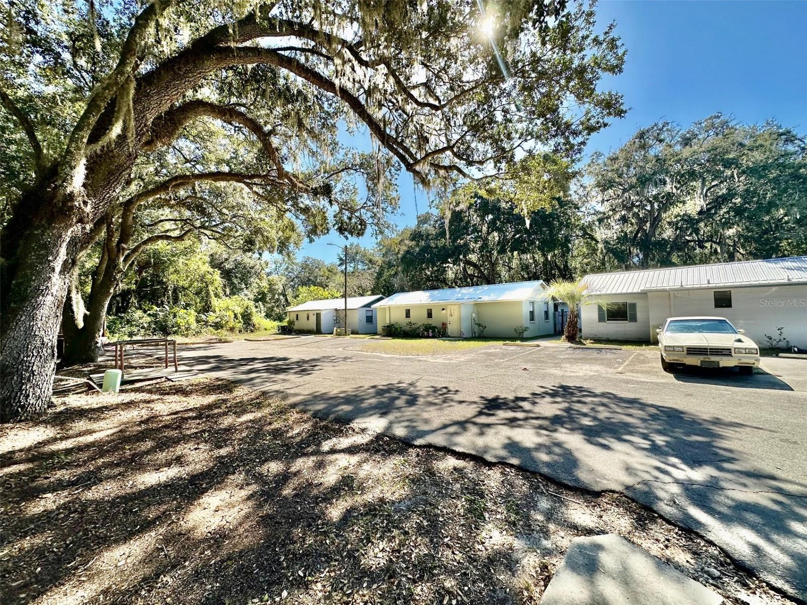 HARRIS ESTATE HARRIS LANDS REPL E 1/2 - Residential Lease