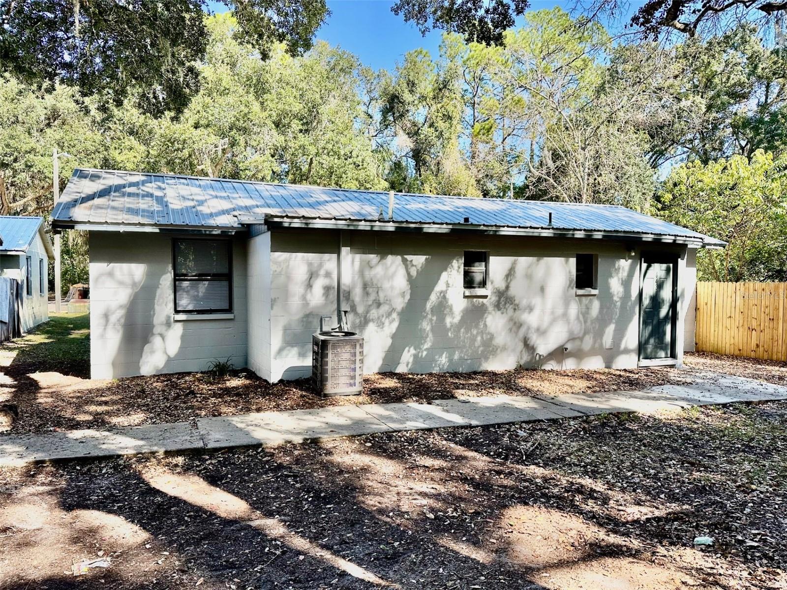 HARRIS ESTATE HARRIS LANDS REPL E 1/2 - Residential Lease