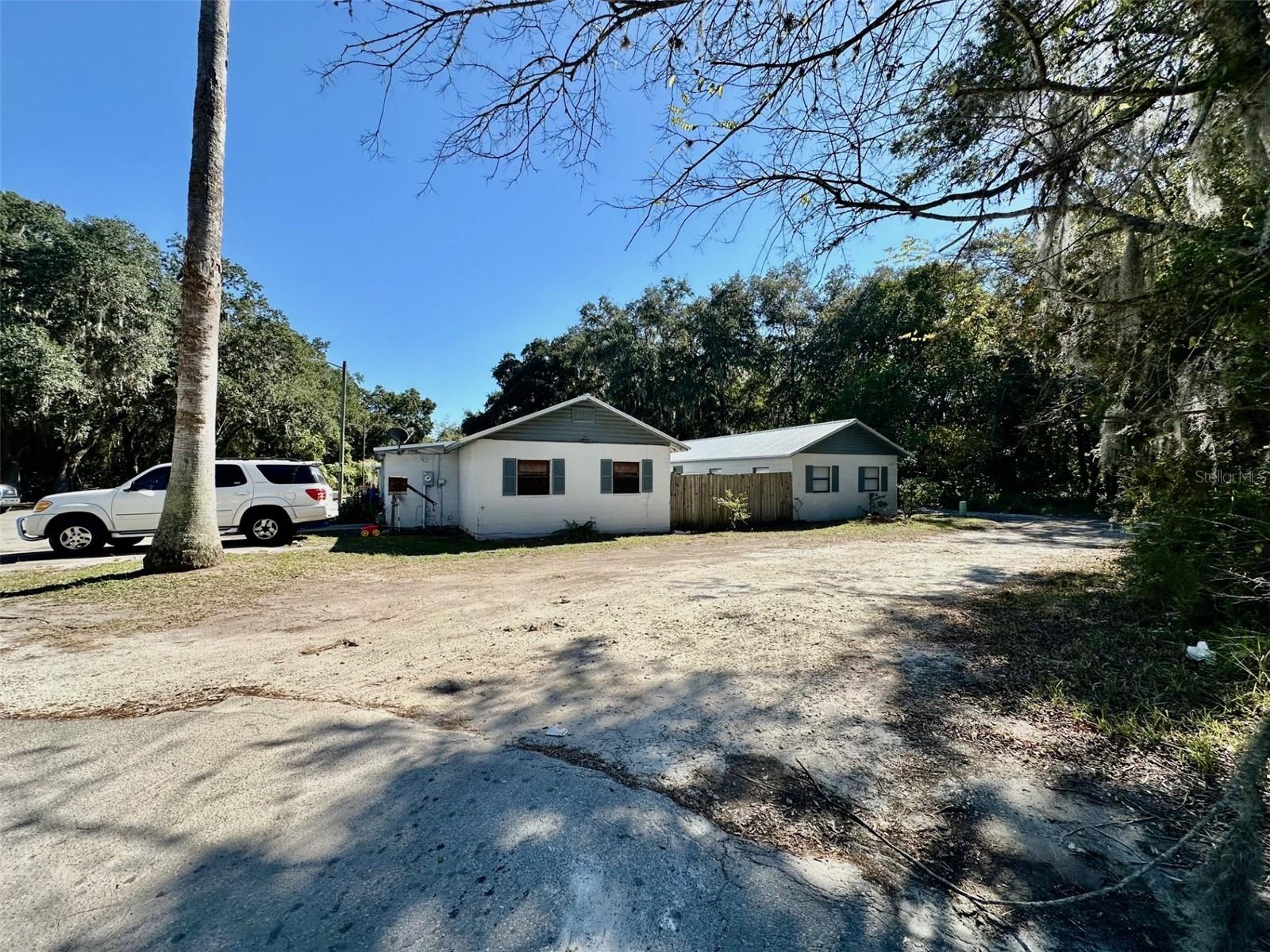 HARRIS ESTATE HARRIS LANDS REPL E 1/2 - Residential Lease