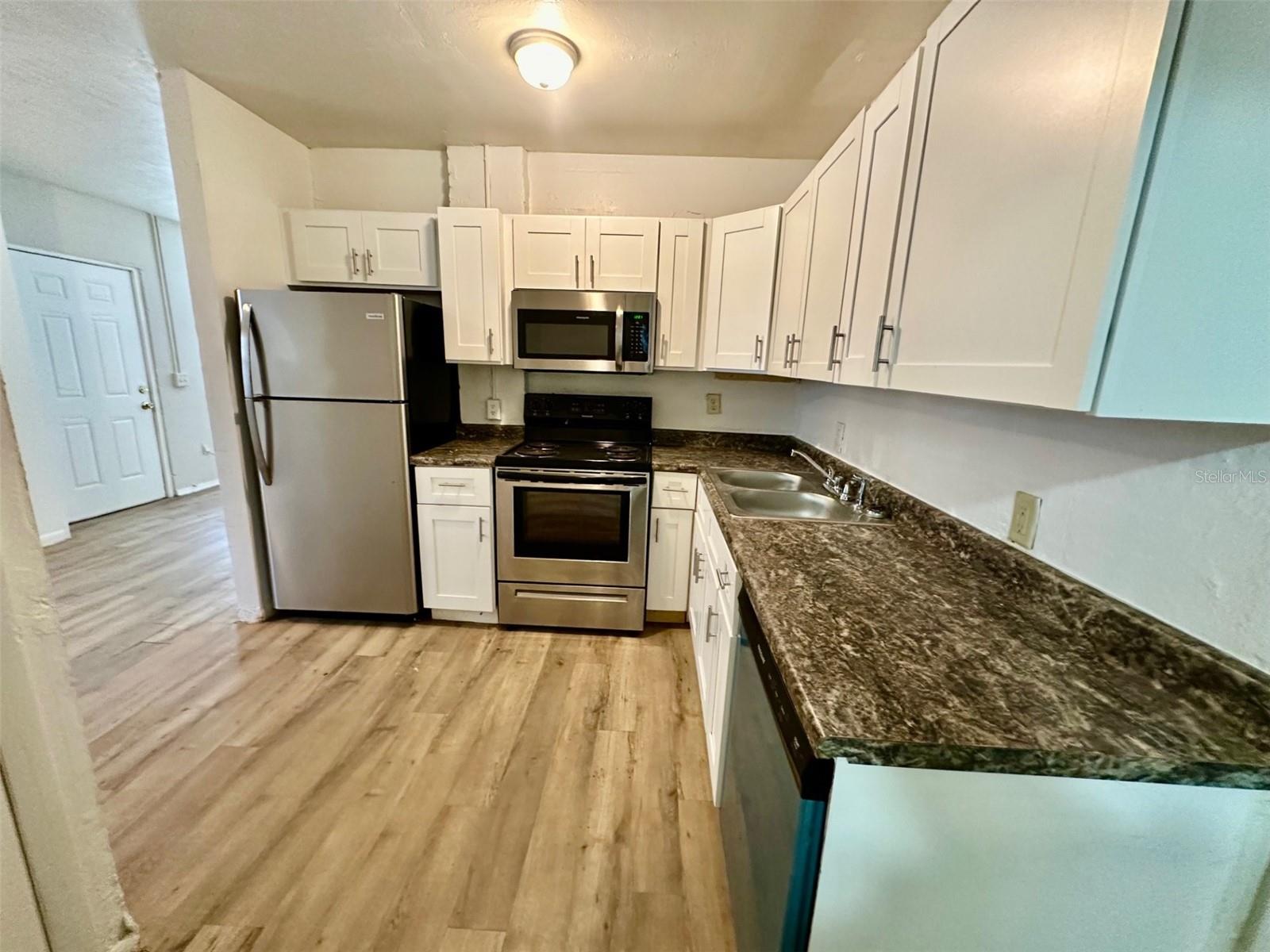 HARRIS ESTATE HARRIS LANDS REPL E 1/2 - Residential Lease