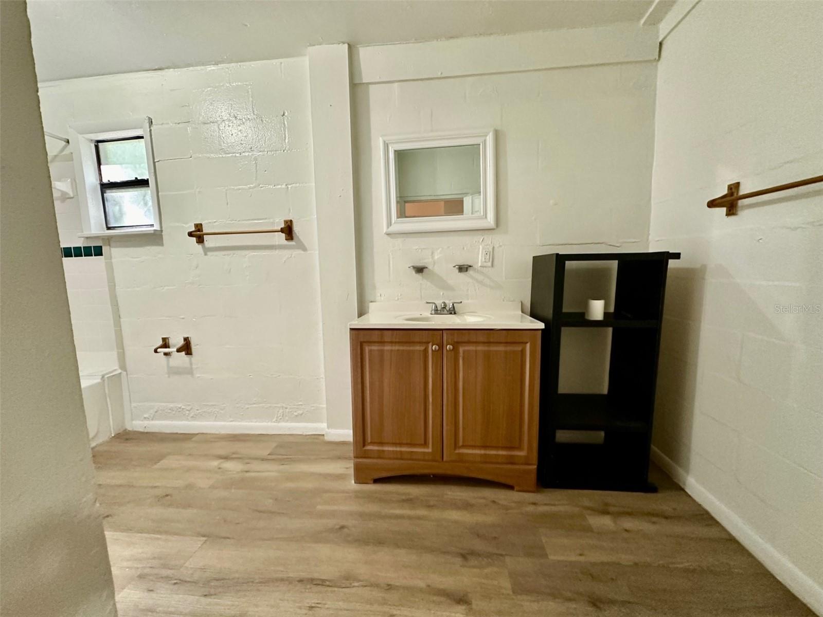 HARRIS ESTATE HARRIS LANDS REPL E 1/2 - Residential Lease