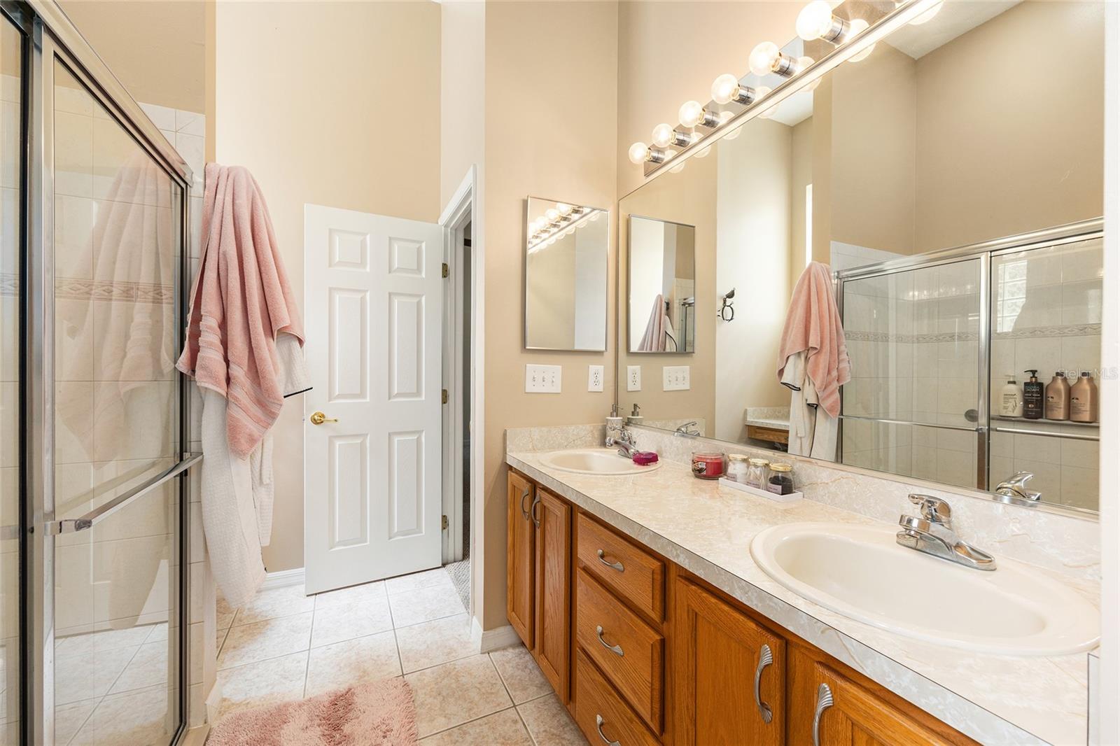 OAK RUN LAUREL OAKS - Residential