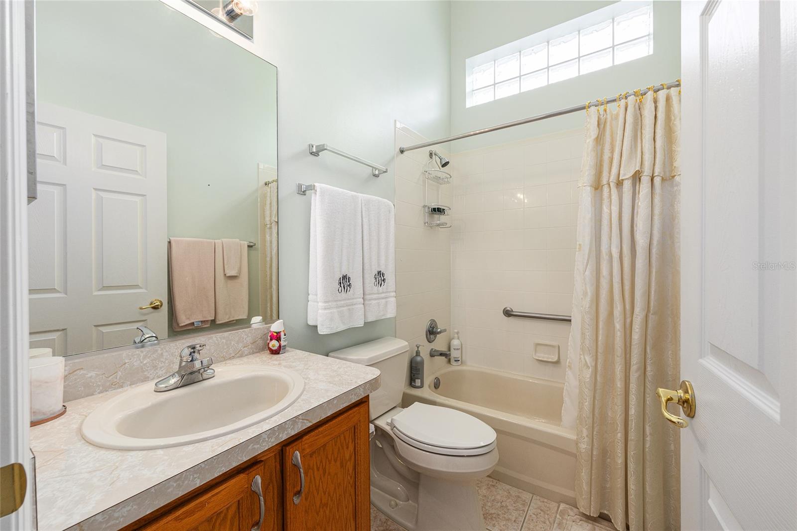 OAK RUN LAUREL OAKS - Residential