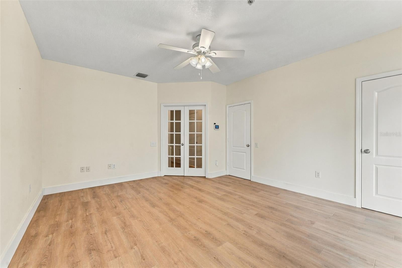 3121 BAYSHORE OAKS DRIVE