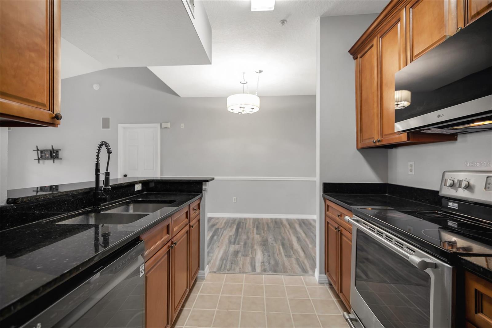 CAPRI/HUNTERS CRK CONDO - Residential