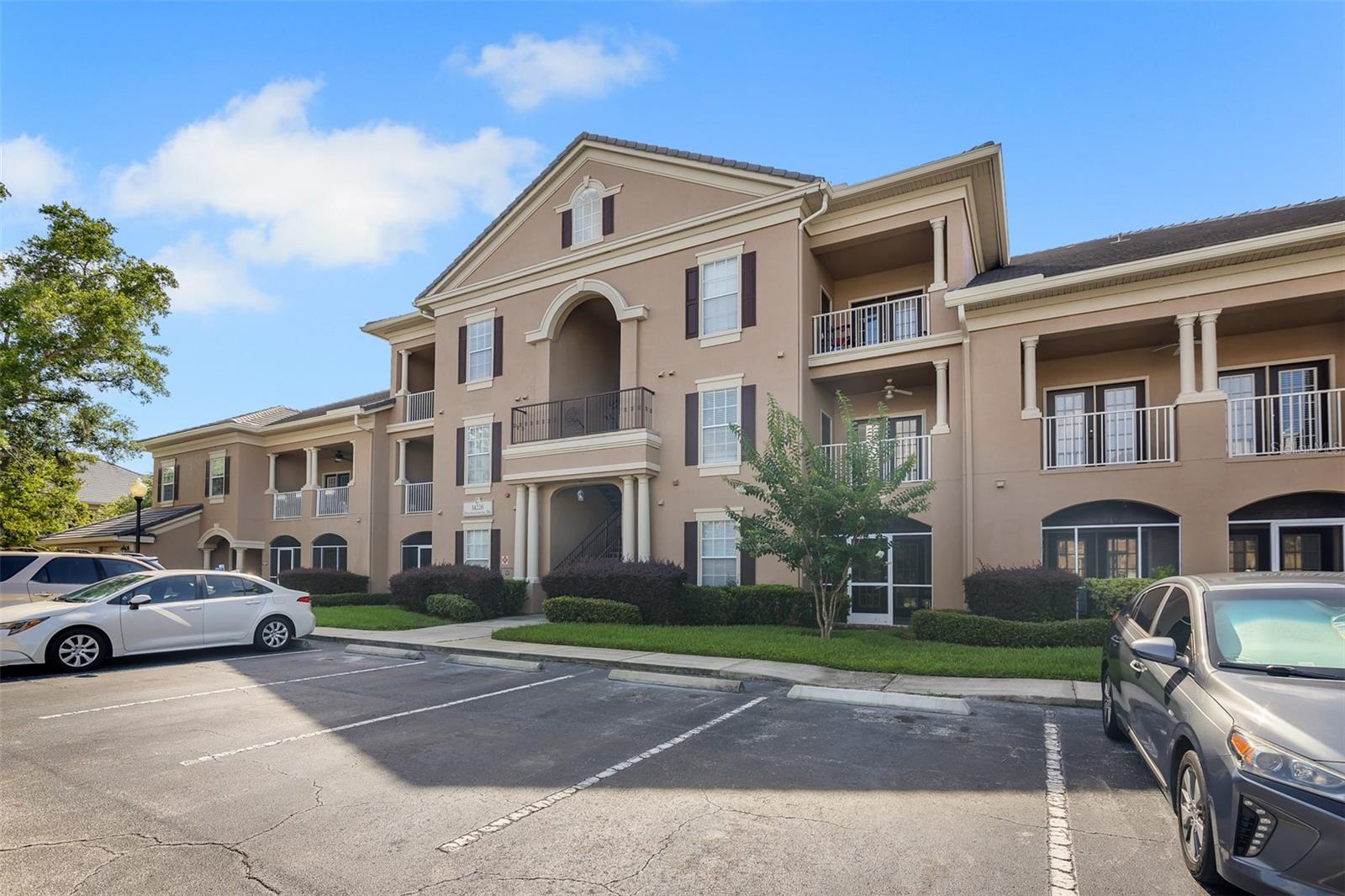 CAPRI/HUNTERS CRK CONDO - Residential