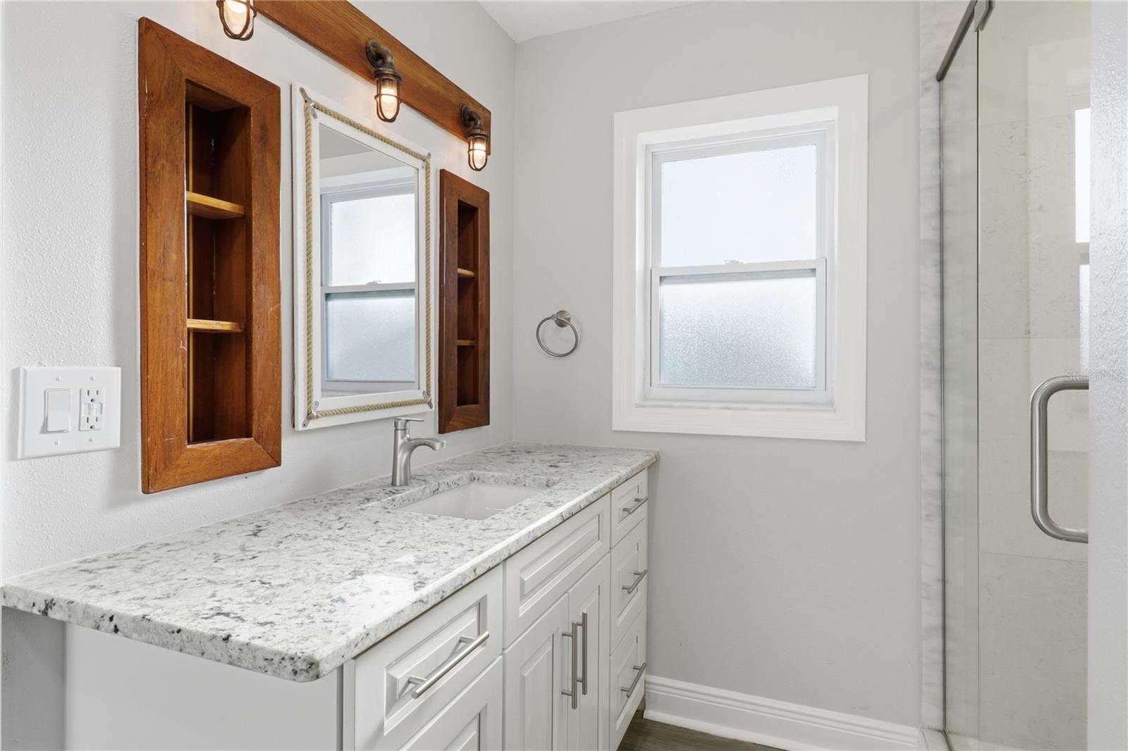 DIXIE SHORES UNIT 1 REPLAT - Residential