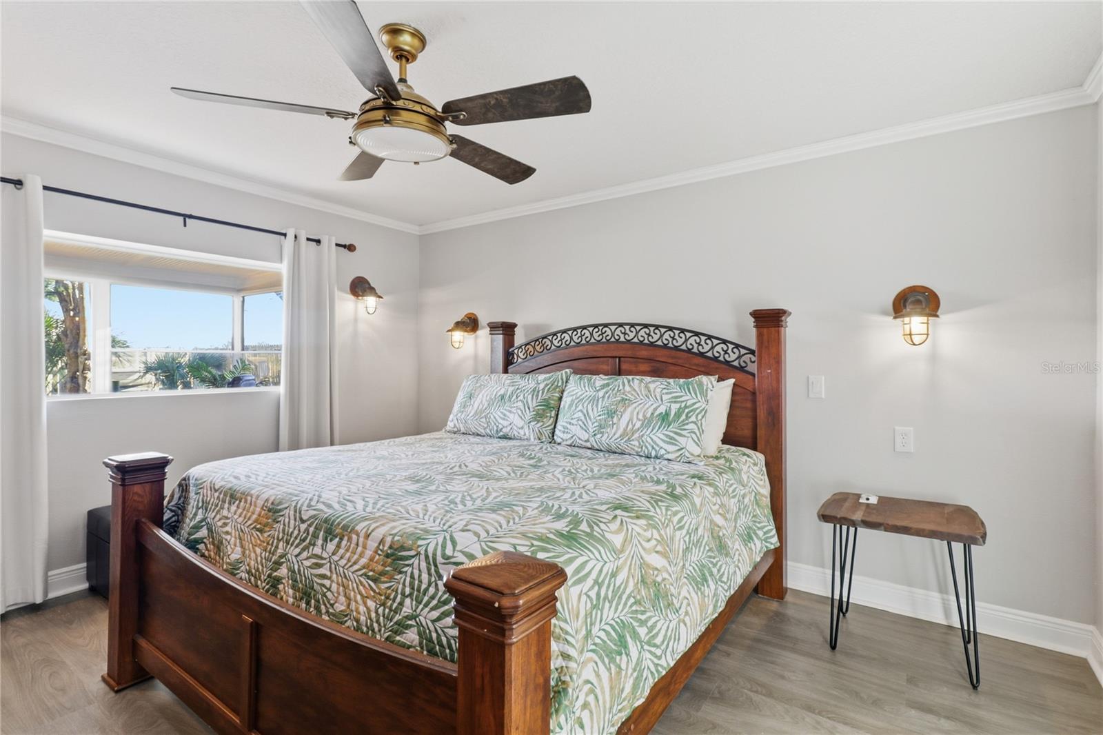 DIXIE SHORES UNIT 1 REPLAT - Residential