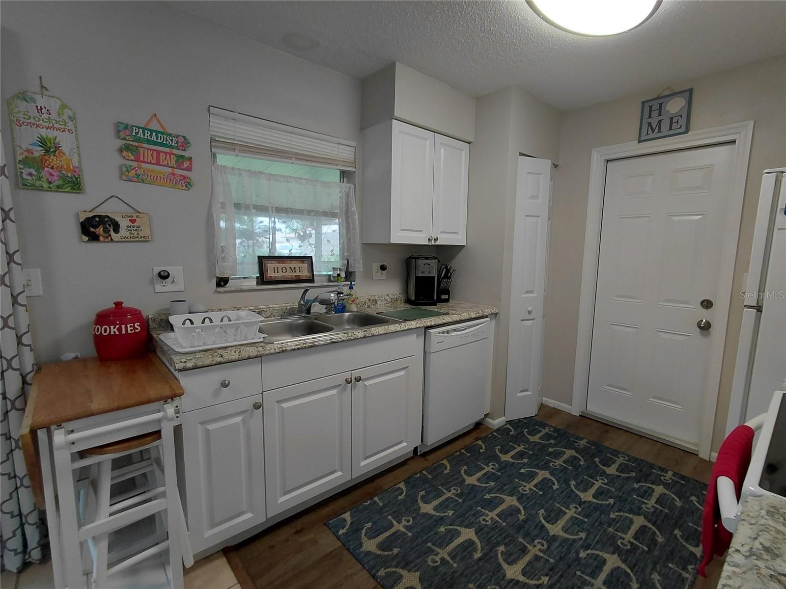 SOUTH VENICE - Residential Lease