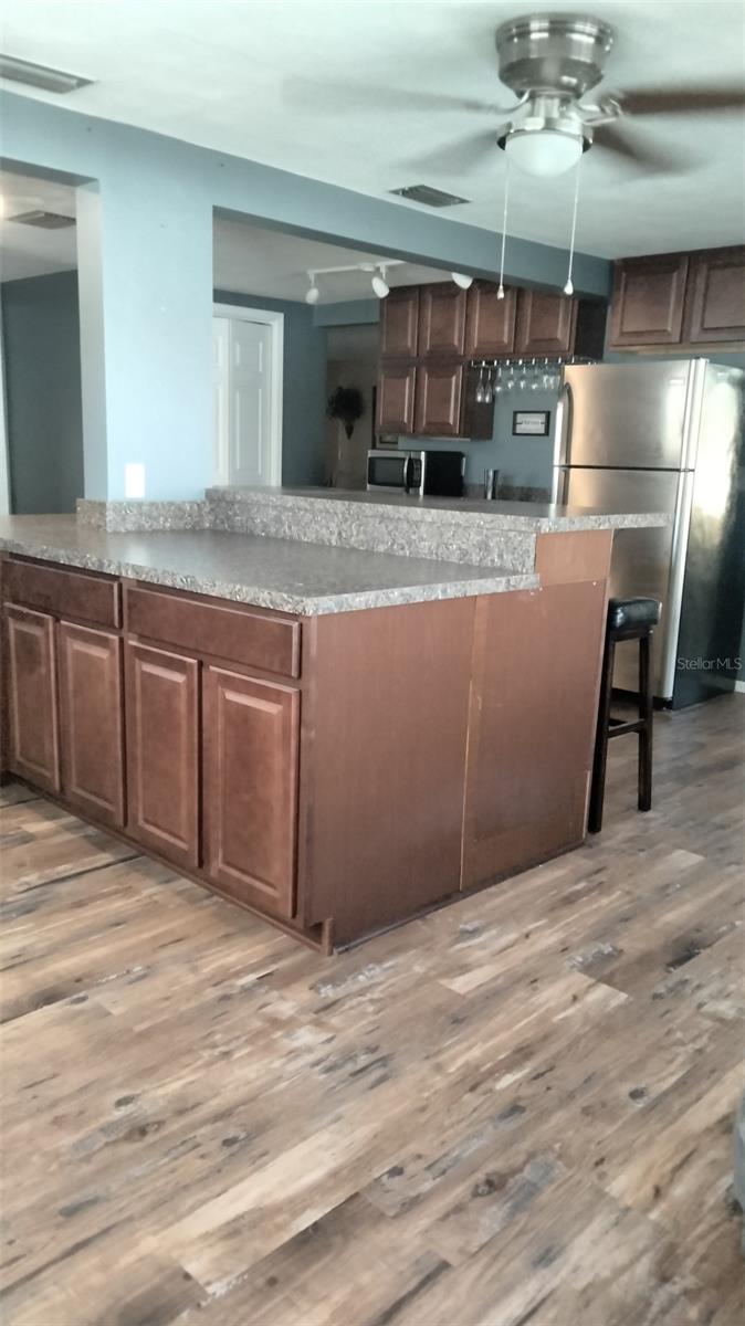 COLONIAL HILLS - Residential