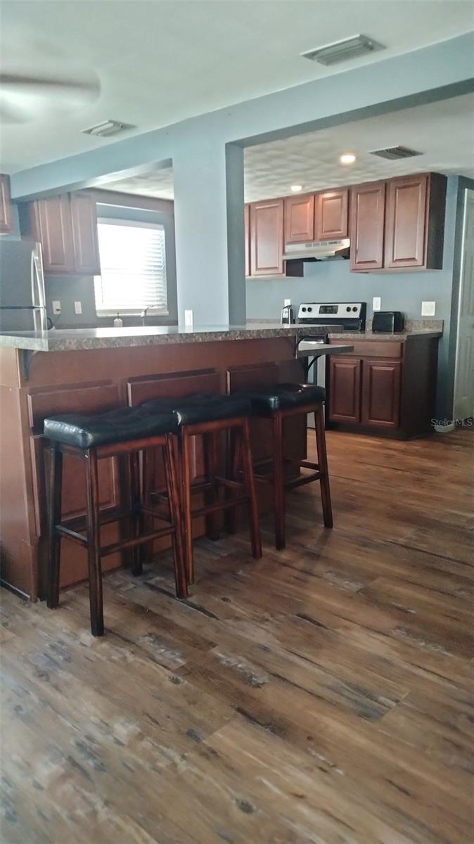 COLONIAL HILLS - Residential