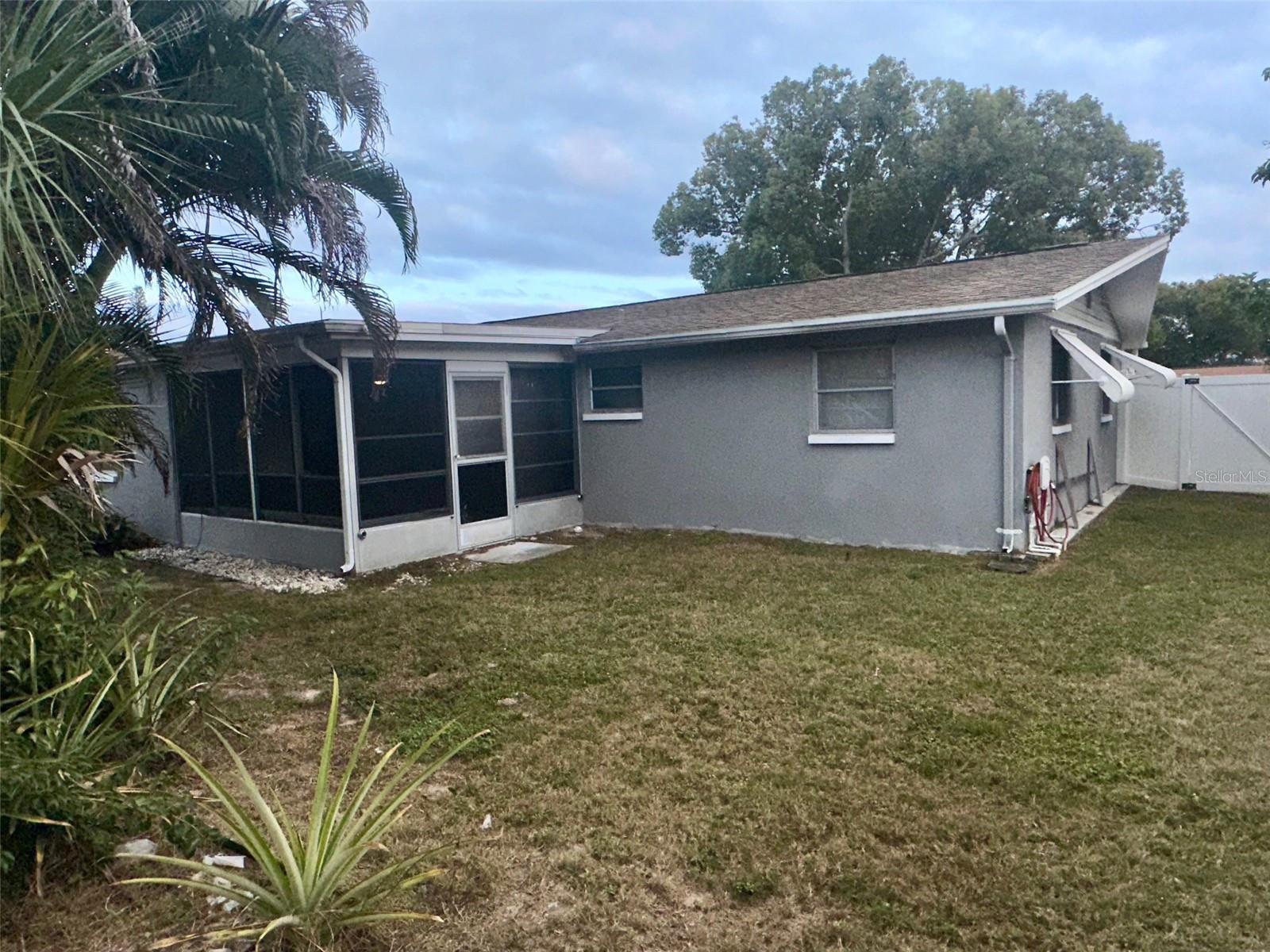 COLONIAL HILLS - Residential