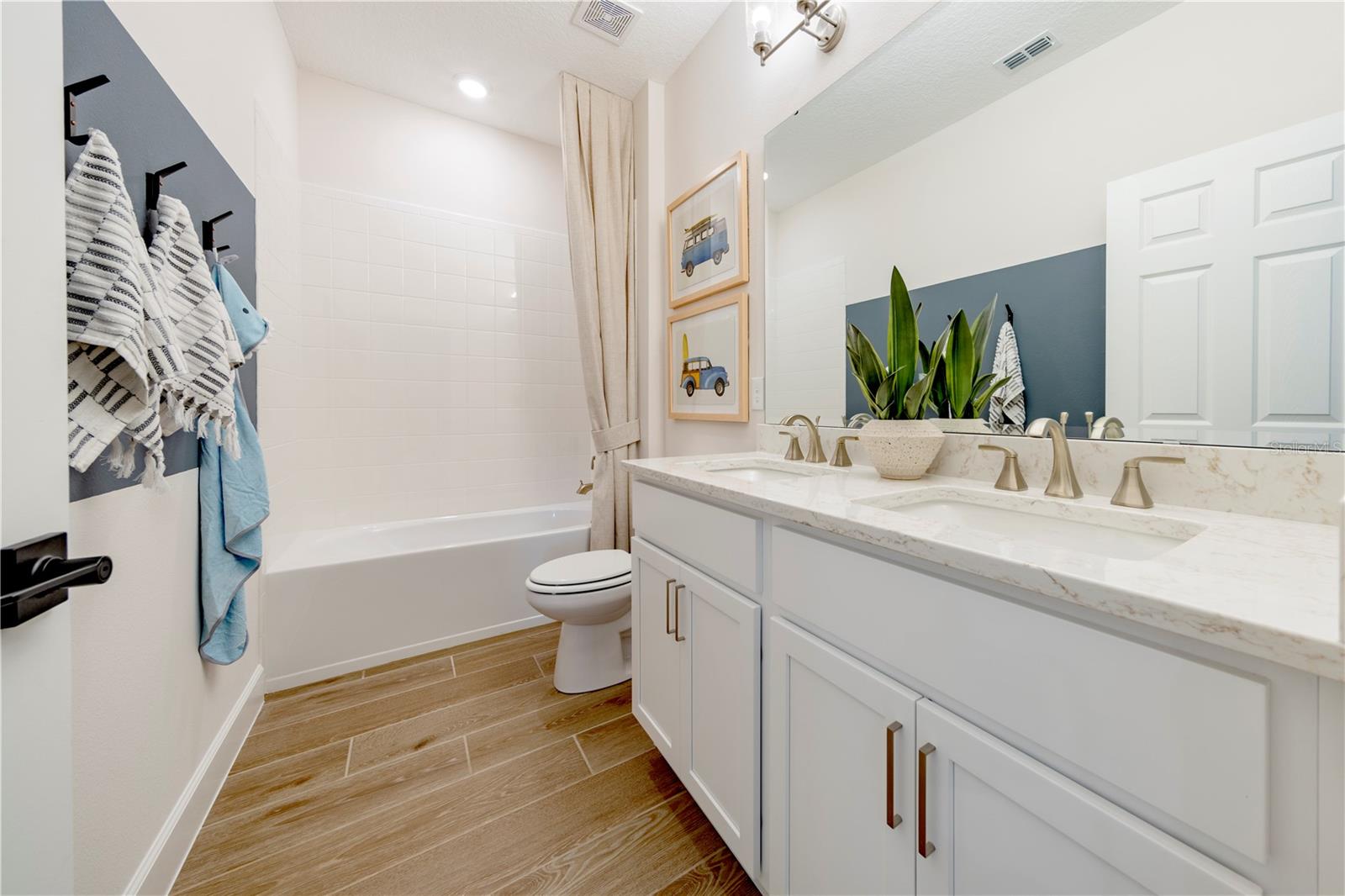 SPRING WALK/THE JUNCTION PH 1 - Residential