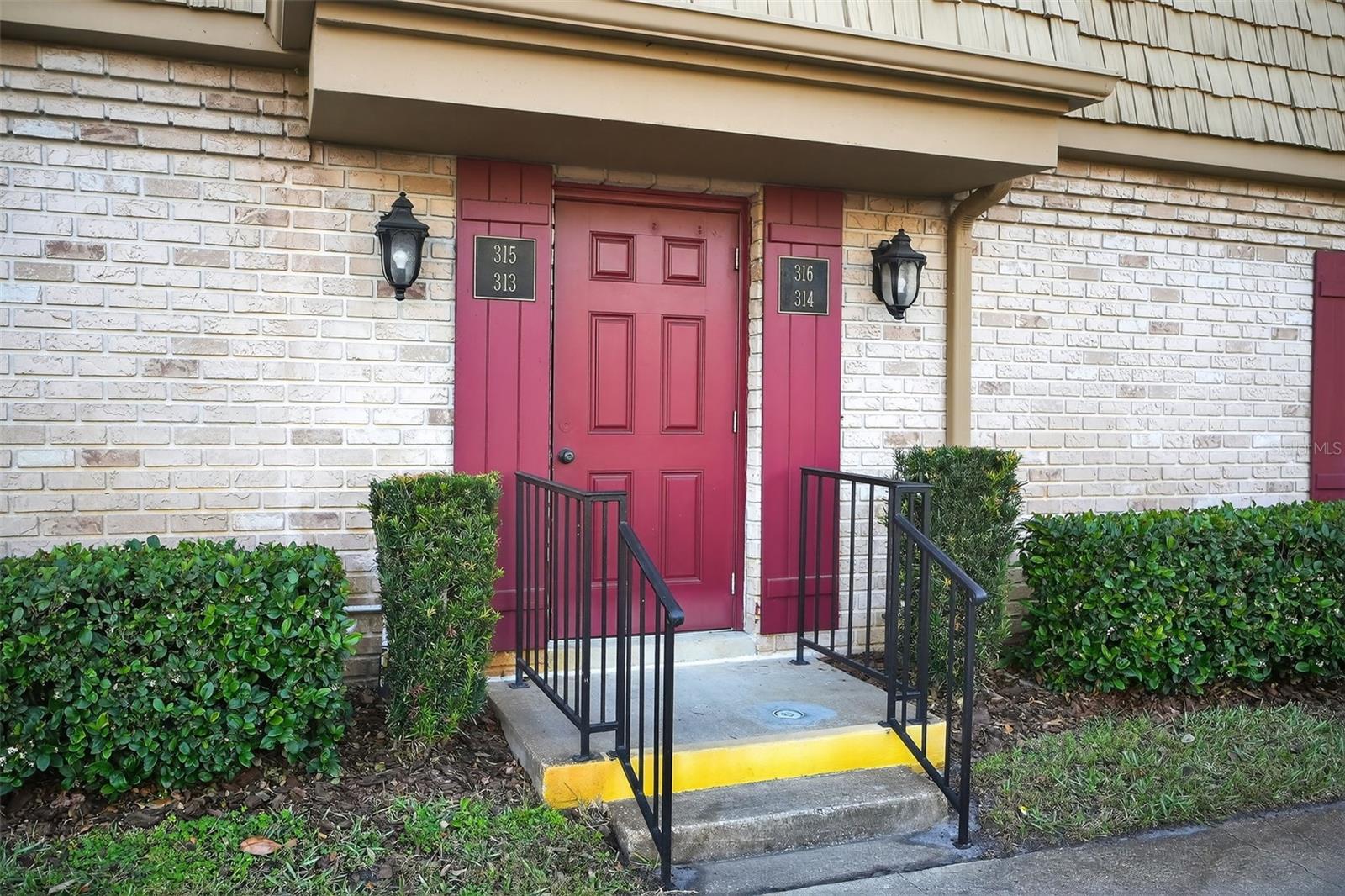 FOUR SEASONS CONDO - Residential