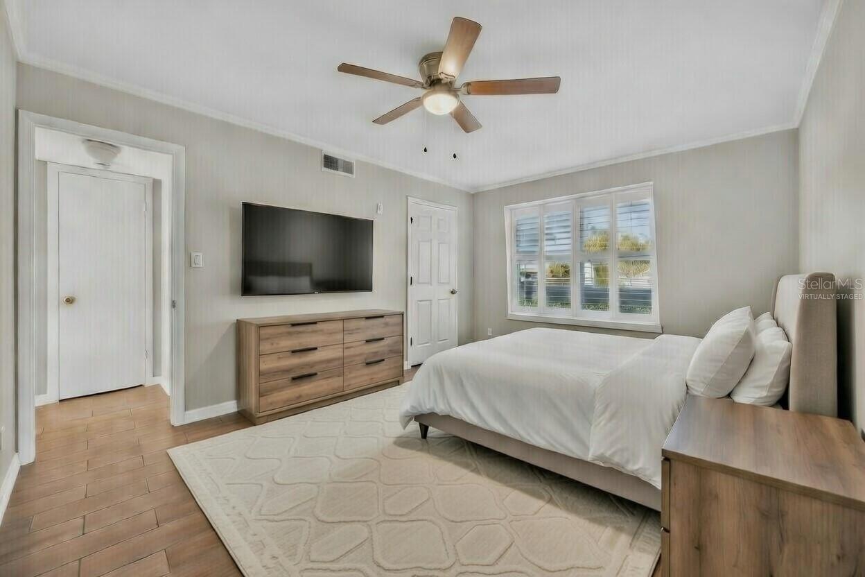 FOUR SEASONS CONDO - Residential