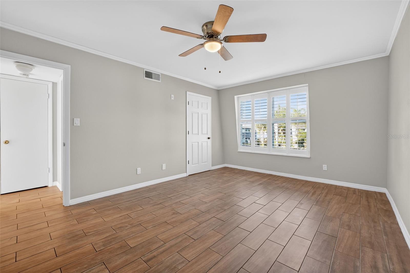 FOUR SEASONS CONDO - Residential