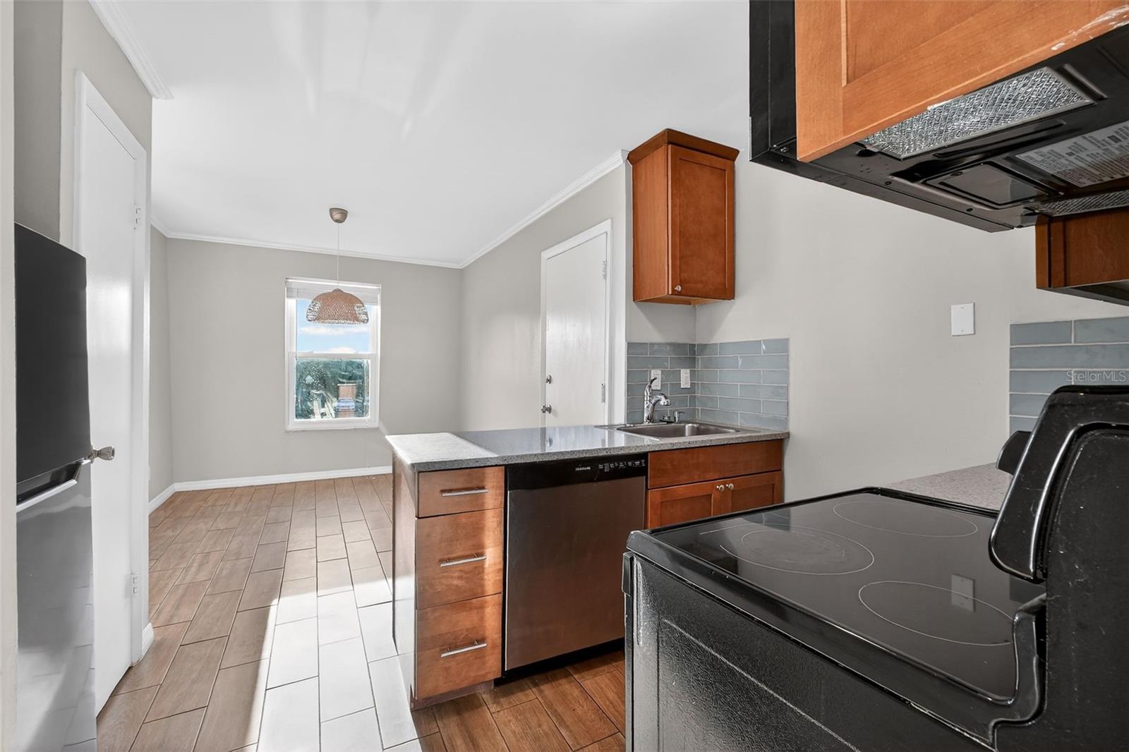 FOUR SEASONS CONDO - Residential